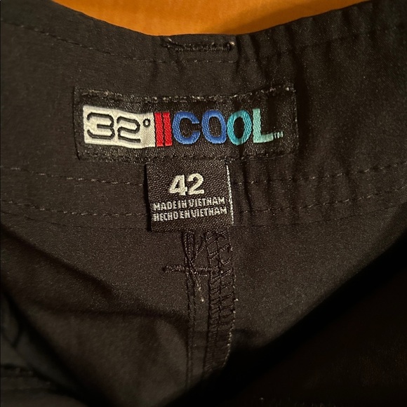 32 Degrees Cool Black Shorts - Picture 2 of 4